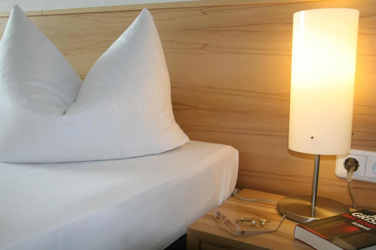 Hotel Schloss Berg Берг 3*,  Германия